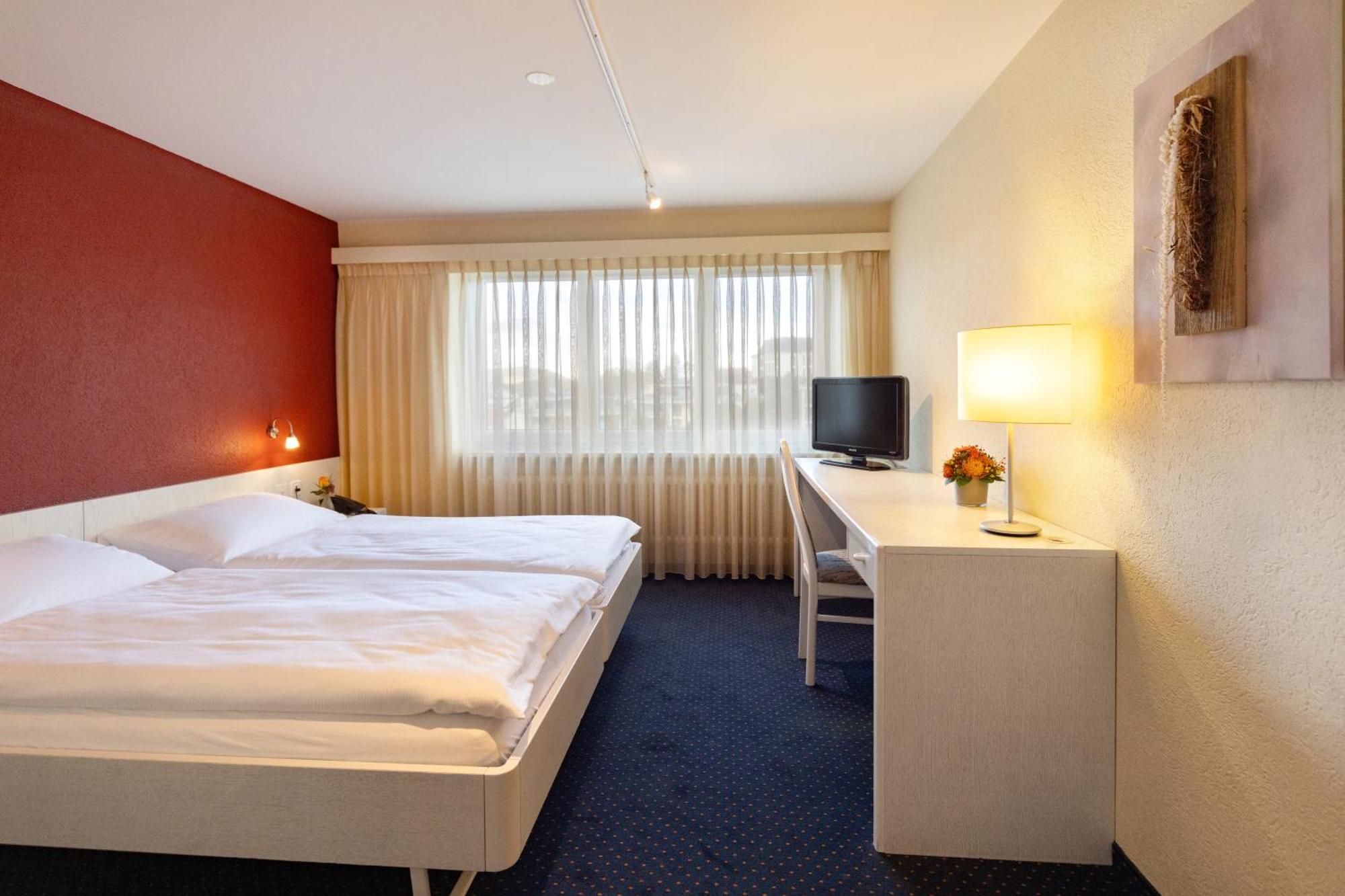Hotel Drei Koenige Einsiedeln Exterior photo